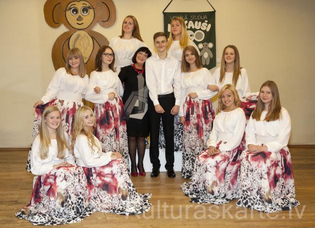 Bērnu vokālā studija "Mikauši" -6.-8. klašu grupa